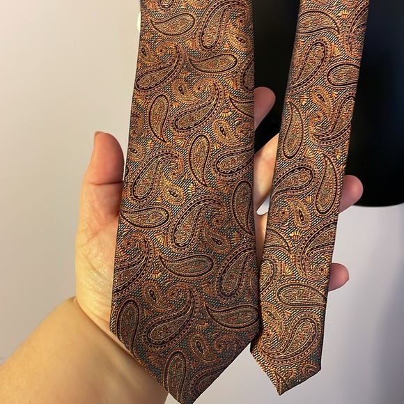 Pronto Uomo Techno Care Stain Resistant Liquid Repellent Silk Paisley Necktie - Picture 1 of 15